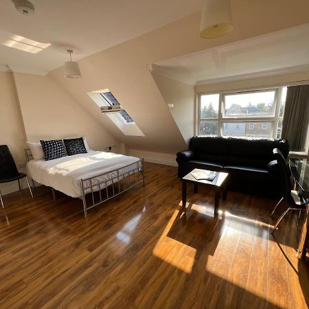 Rc Airport Rooms Stanwell Екстериор снимка