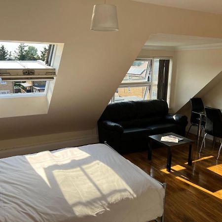 Rc Airport Rooms Stanwell Екстериор снимка