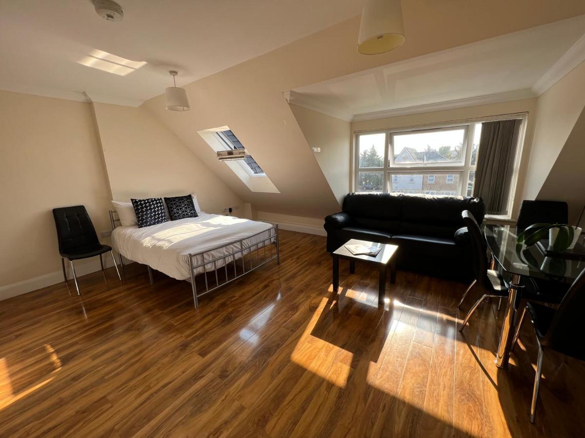 Rc Airport Rooms Stanwell Екстериор снимка