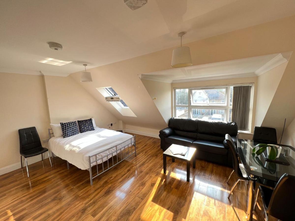Rc Airport Rooms Stanwell Екстериор снимка