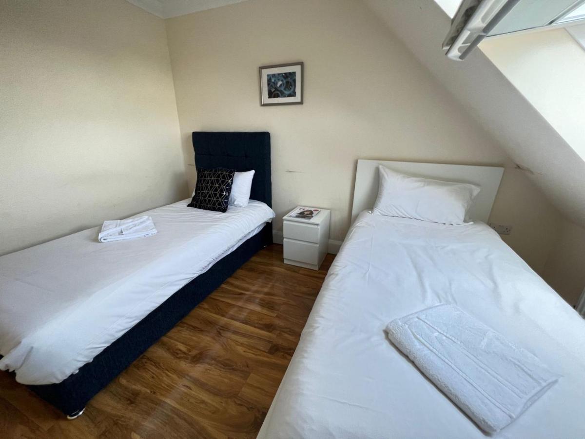 Rc Airport Rooms Stanwell Екстериор снимка