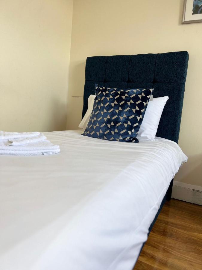 Rc Airport Rooms Stanwell Екстериор снимка