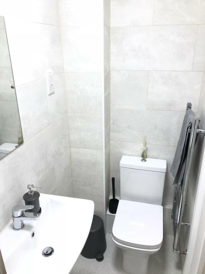 Rc Airport Rooms Stanwell Екстериор снимка