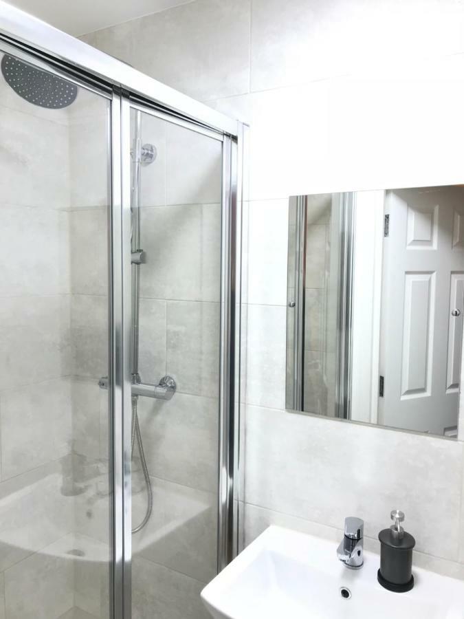 Rc Airport Rooms Stanwell Екстериор снимка